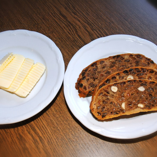 Butter gehört auf ein frisches Kletzenbrot. | © Edith Danzer