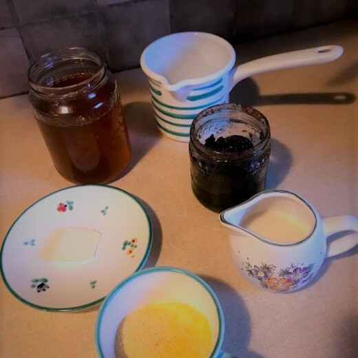 Die Zutaten für den Lichtmess-Grießbrei Die Zutaten für den Lichtmess-Grießbrei