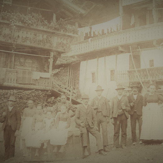 Bauersleute zu Eibing mit Dienstboten (1928) Bauersleute zu Eibing mit Dienstboten (1928)