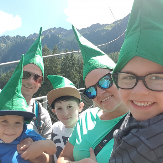 On the treetoppath Baumzipfelweg with the Kids | © Privat