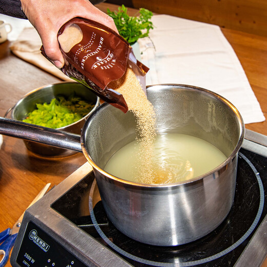 Add brown sugar | © Edith Danzer