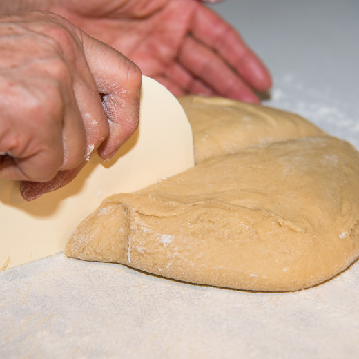 Der Teig wird in 18 Teile geteilt | © Edith Danzer