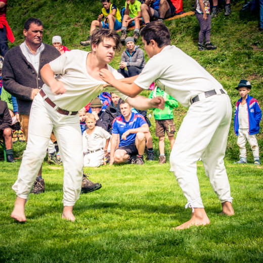 Peter starts his first fight. | © Edith Danzer Peter starts his first fight. | © Edith Danzer