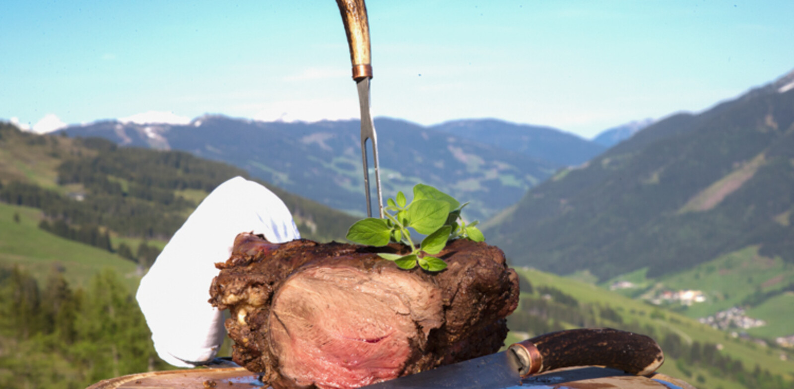 Leg of venison in salt dough | © Christoph Burgstaller