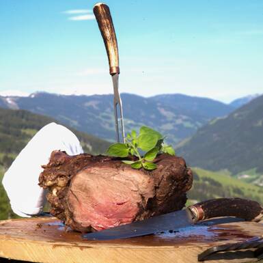 Leg of venison in salt dough | © Christoph Burgstaller