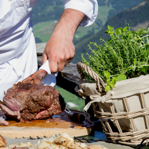 Portionsweise zerteilen und servieren. | © Christoph Burgstaller