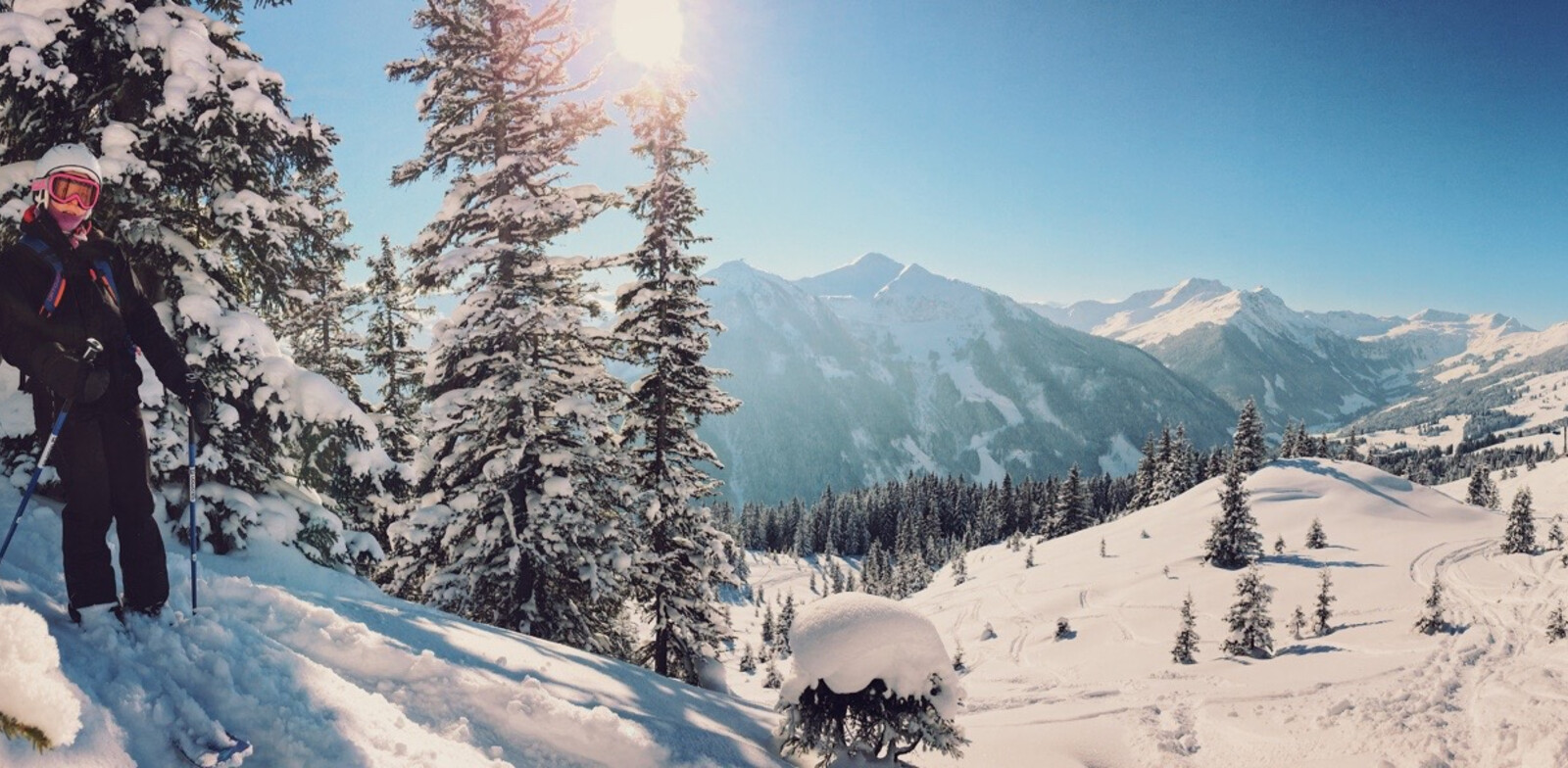 Charlotte explores the fresh powder | © Ryan & Charlotte