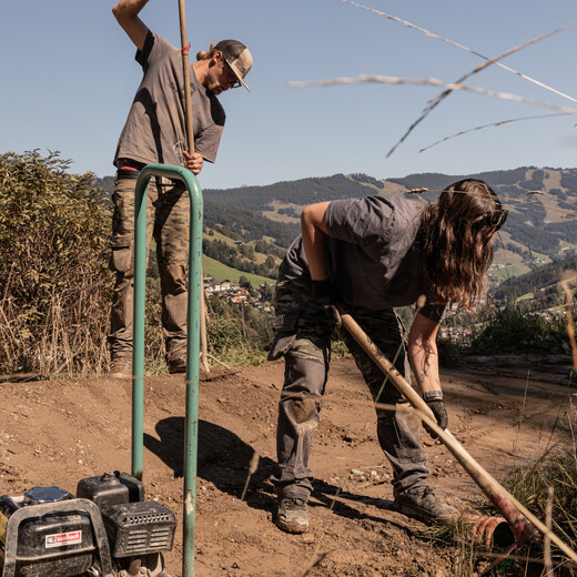 Julia stands her ground in the male domain | © Linda Zechmeister