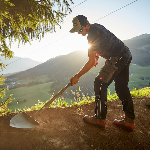 Shapen bei Sonnenaufgang auf der Z-Line | © Daniel Roos
