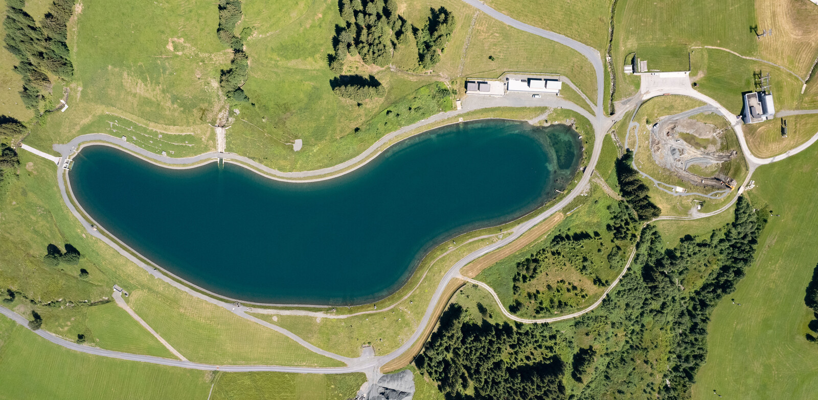 Die Speicherteiche Hochalm II (links) und Hochalm I (rechts) während der Renaturierung | © saalbach.com, Andreas Putz