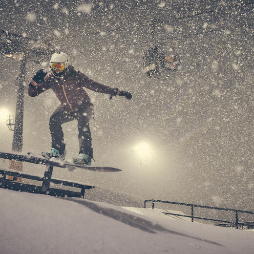 Freeriderin Daniela Hochmuth shreddet im Night Park | © Daniel Roos