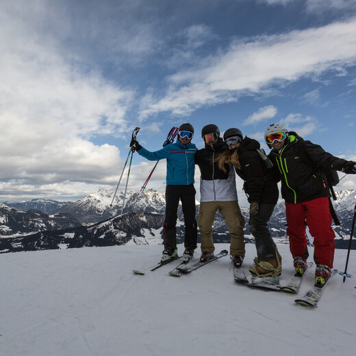 Fröhliche Storybase-Runde vor atemberaubendem Panorama. | © Jean Paul Bardelot