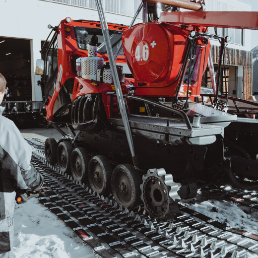 Lifting onto the chains with centimetre precision