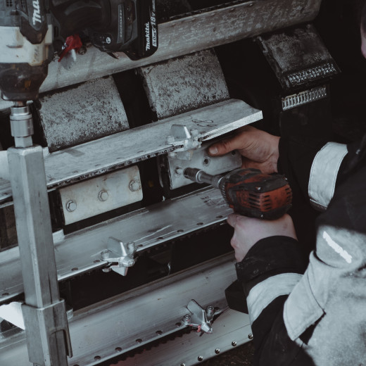 Fixation of the chains