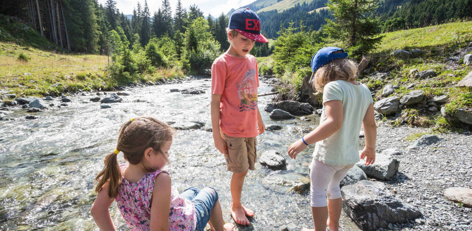 Exploring the creek | © Heiko Mandl