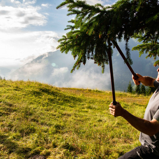 Hans clears the path from branches.  | © Edith Danzer