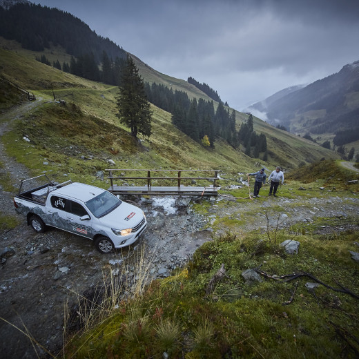Eine lawinengefährdete Brücke... | © Daniel Roos Eine lawinengefährdete Brücke... | © Daniel Roos
