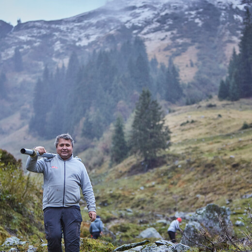 Herbert bringt alle Wegweiser in Sicherheit | © Daniel Roos Herbert bringt alle Wegweiser in Sicherheit | © Daniel Roos