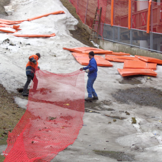 The snowfences are rolled up. | © Saalbacher Bergbahnen The snowfences are rolled up. | © Saalbacher Bergbahnen