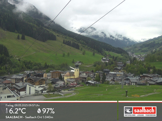 Saalbach Ort - Blick Richtung 12er KOGEL in Hinterglemm